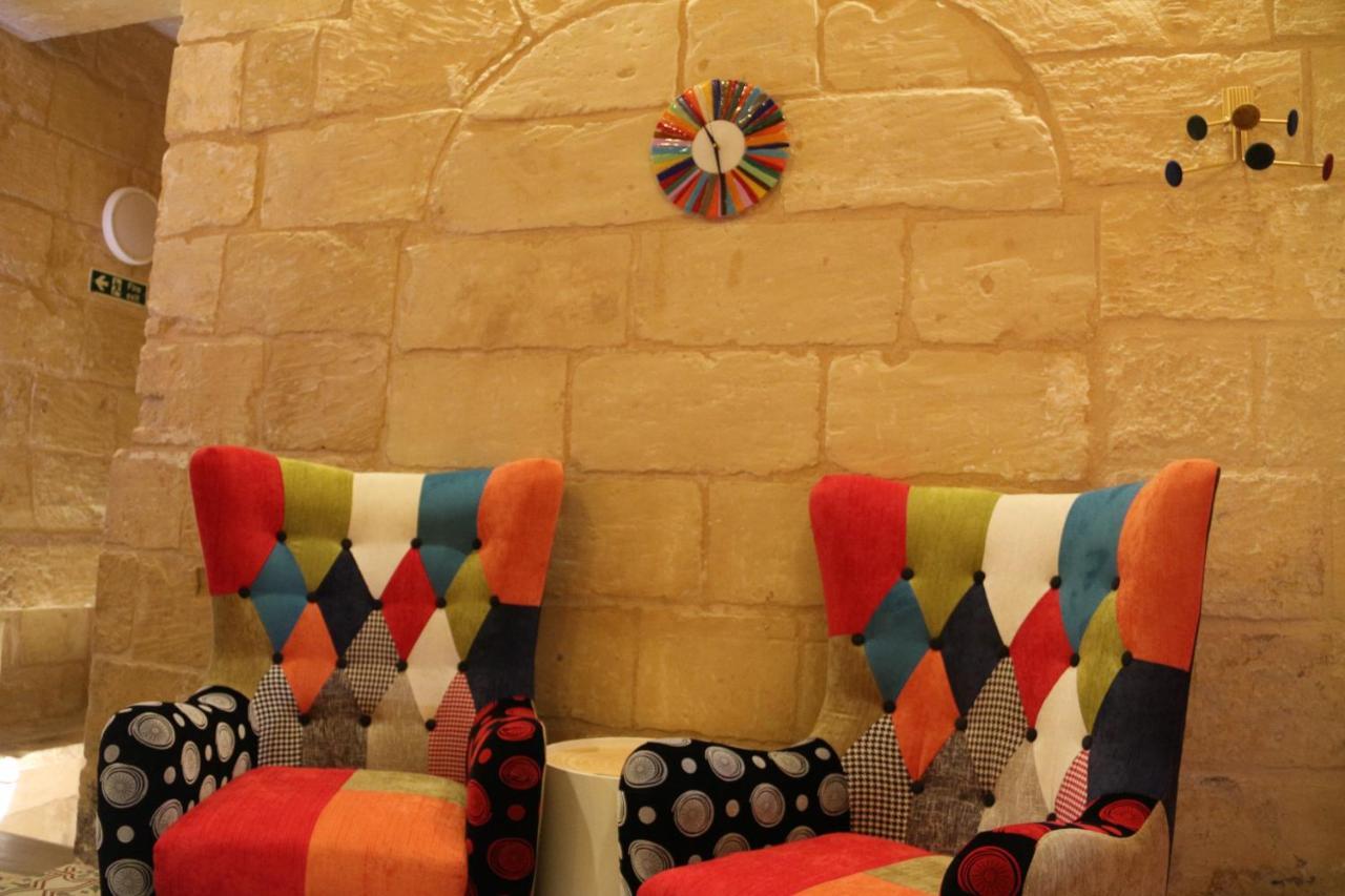 Malta'S Naughtiest Cabaret Leilighet Floriana Eksteriør bilde