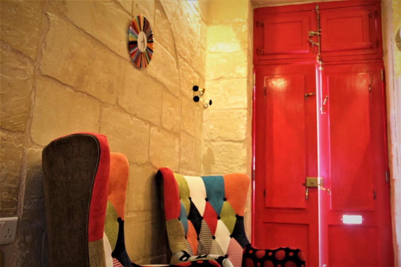 Malta'S Naughtiest Cabaret Leilighet Floriana Eksteriør bilde