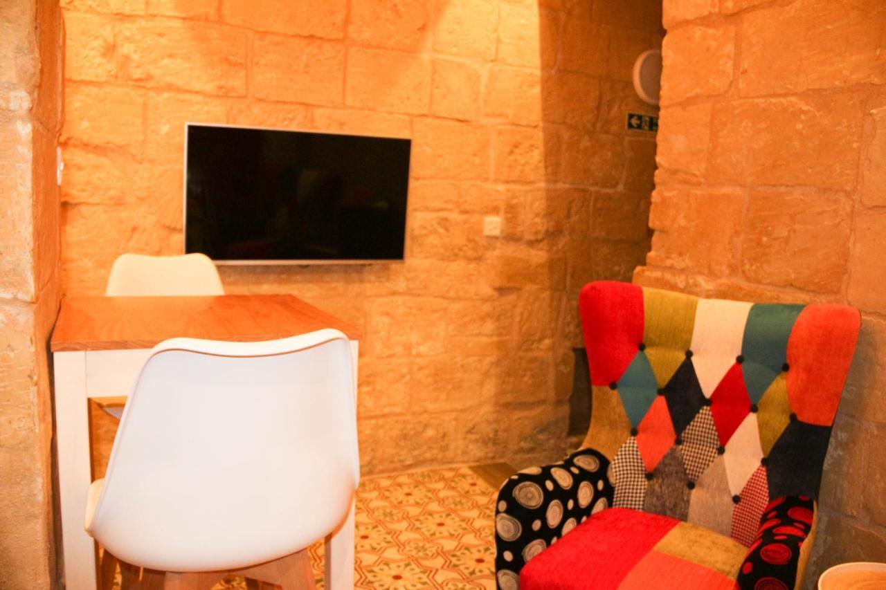 Malta'S Naughtiest Cabaret Leilighet Floriana Eksteriør bilde